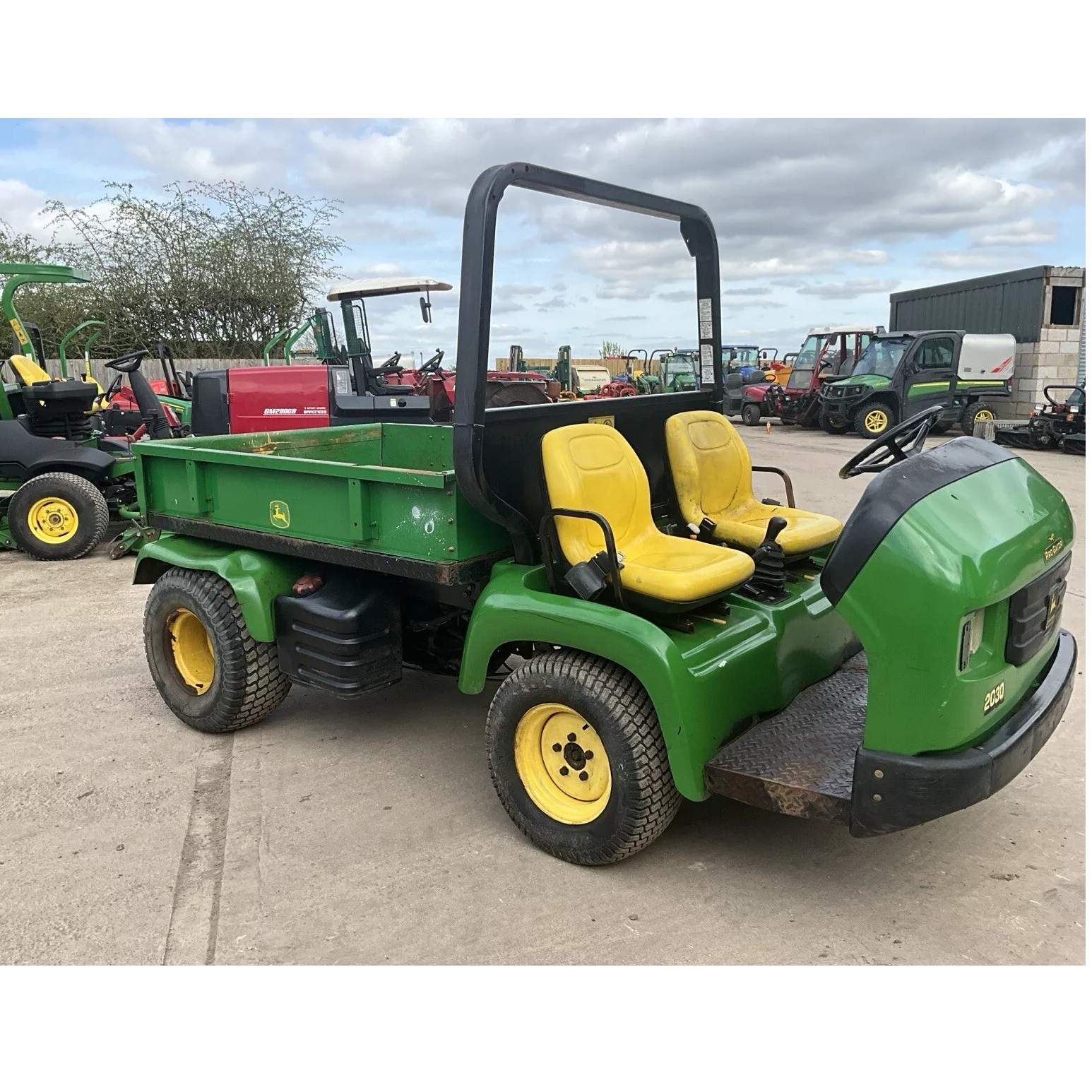 JOHN DEERE PRO GATOR 2030 GOLF TURF UTILITY VEHICLE