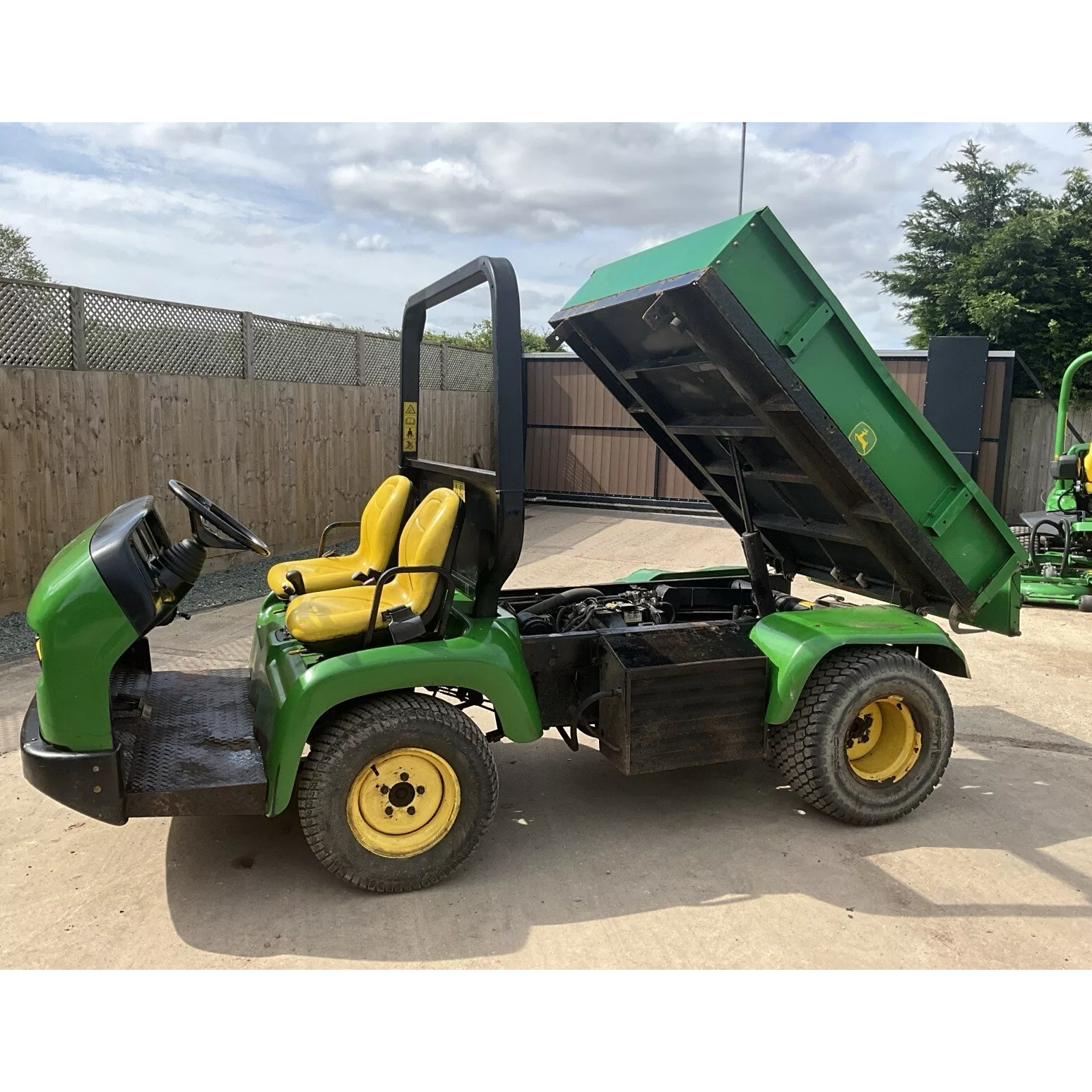 JOHN DEERE PRO GATOR 2030 GOLF TURF UTILITY VEHICLE