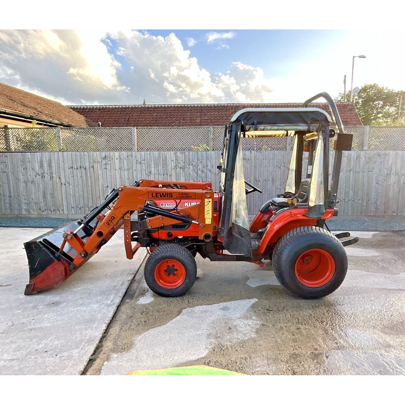 KUBOTA B2100