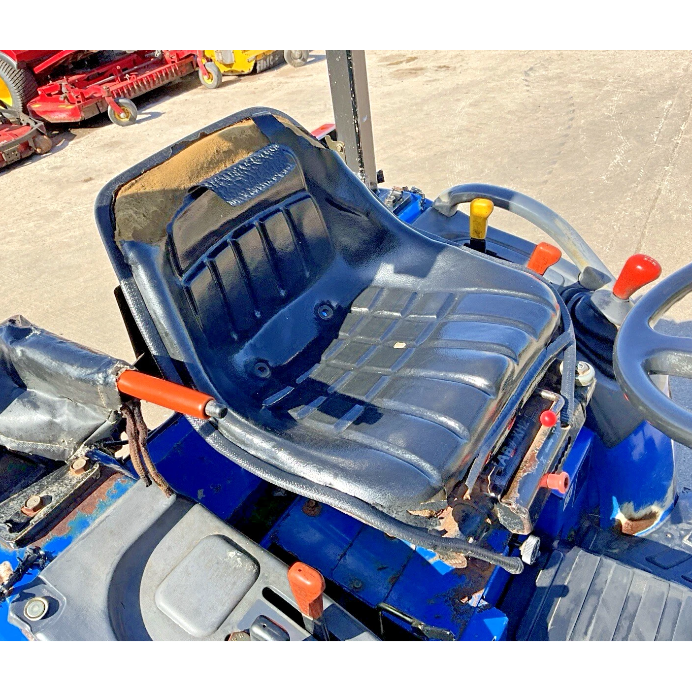 NEW HOLLAND TC18D