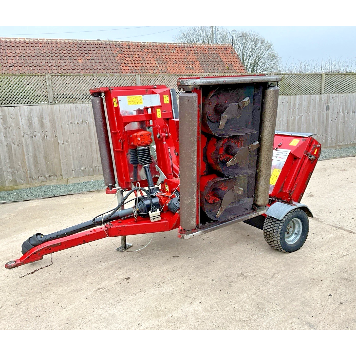 2014 TRIMAX SNAKE 320 3.2M WIDE AREA TRAILED BATWING ROLLER MOWER
