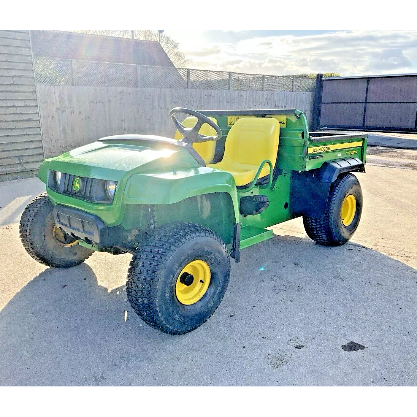 2019 JOHN DEERE 4X2 PETROL GATOR